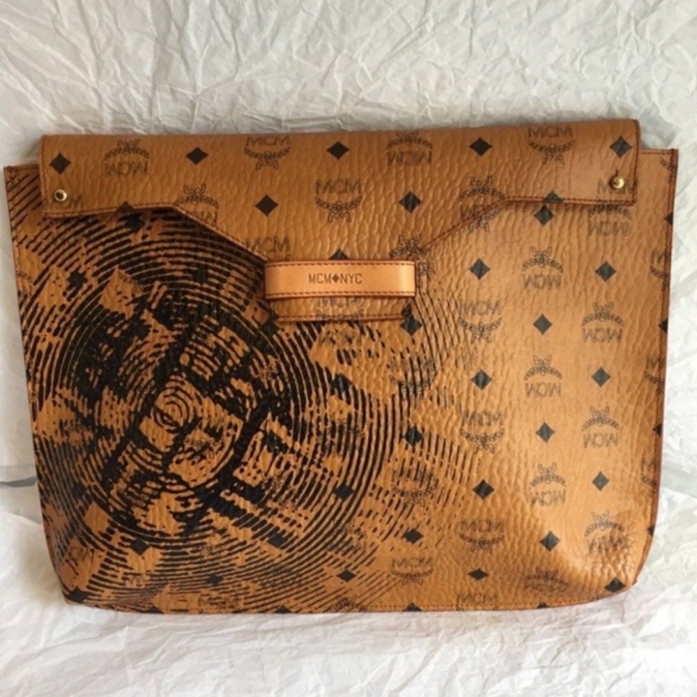 Limited Edition. MCM Soho clutch
